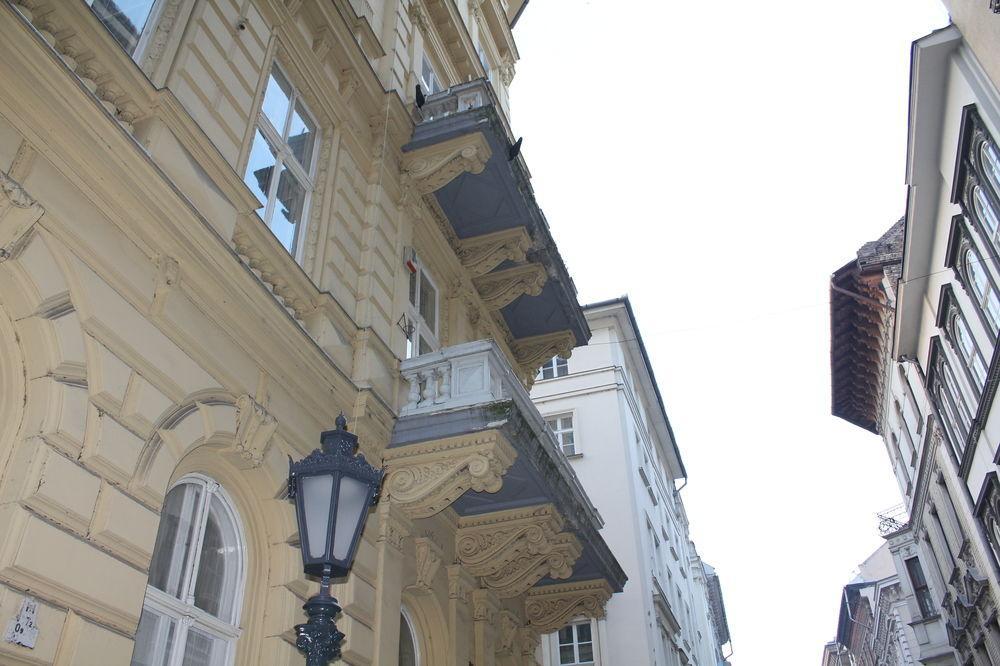 Old Monarchia Hotel Budapest Bagian luar foto