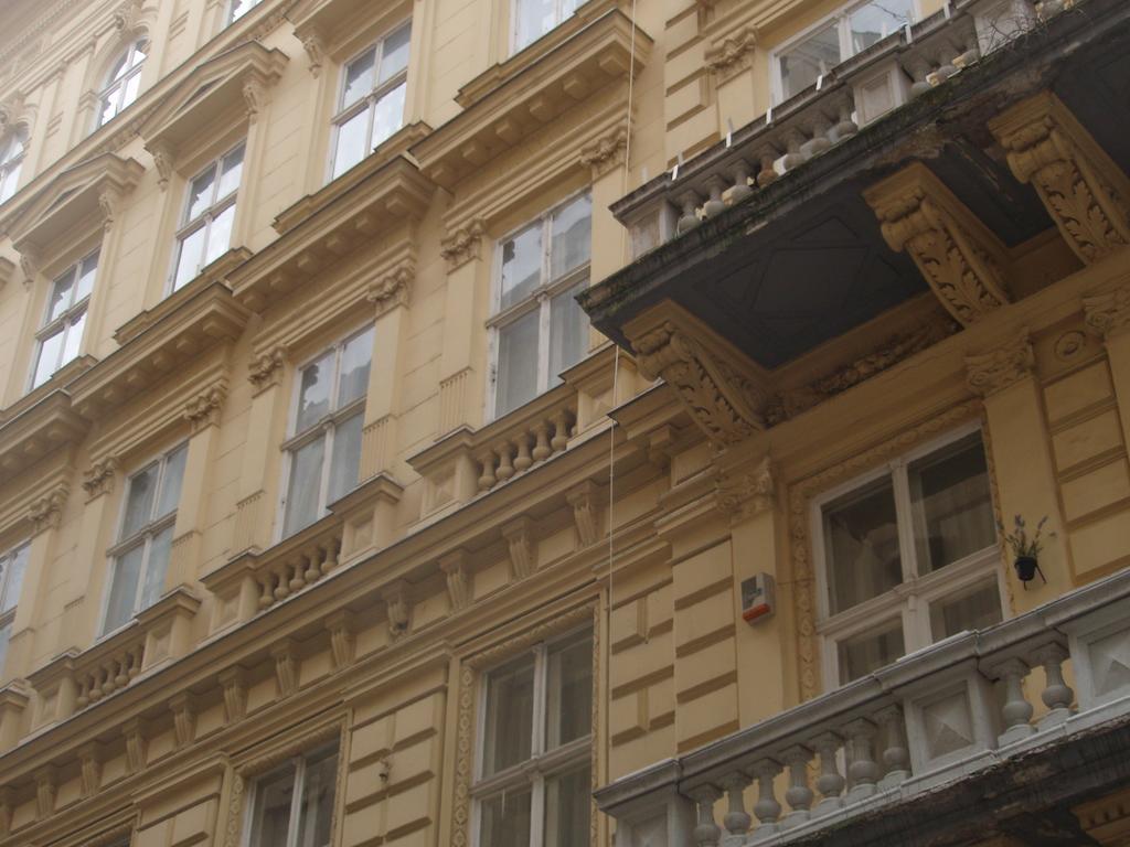 Old Monarchia Hotel Budapest Bagian luar foto